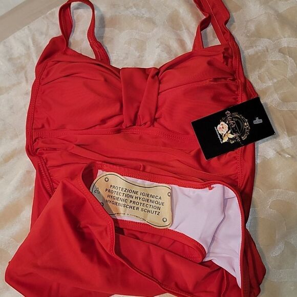 Sexy Red Twist Front one-piece Swimsuit - Picture 12 of 16